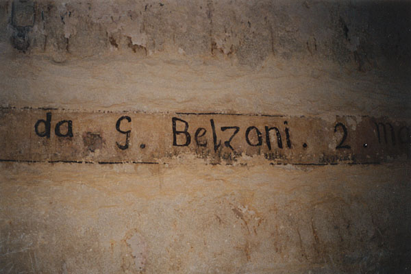 Gizeh - Im Inneren der Chephren-Pyramide (Inschrift Giovanni Battista Belzonis in der Grabkammer)