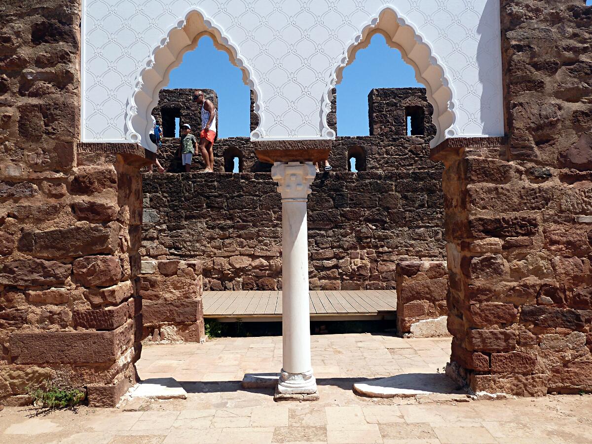 Silves - Castelo dos Mouros (rekonstruierter Bogen Almohadenpalast)
