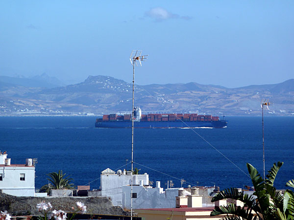 Tarifa - Supertanker in der Stra�e von Gibraltar