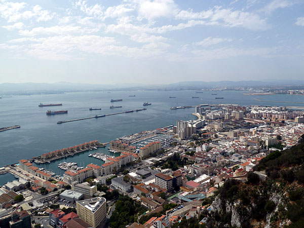 Gibraltar - Hafenanlagen, Altstadt und Bucht von Algeciras
