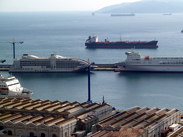 Gibraltar - Hafenanlagen (Blick aus dem Cable Car)