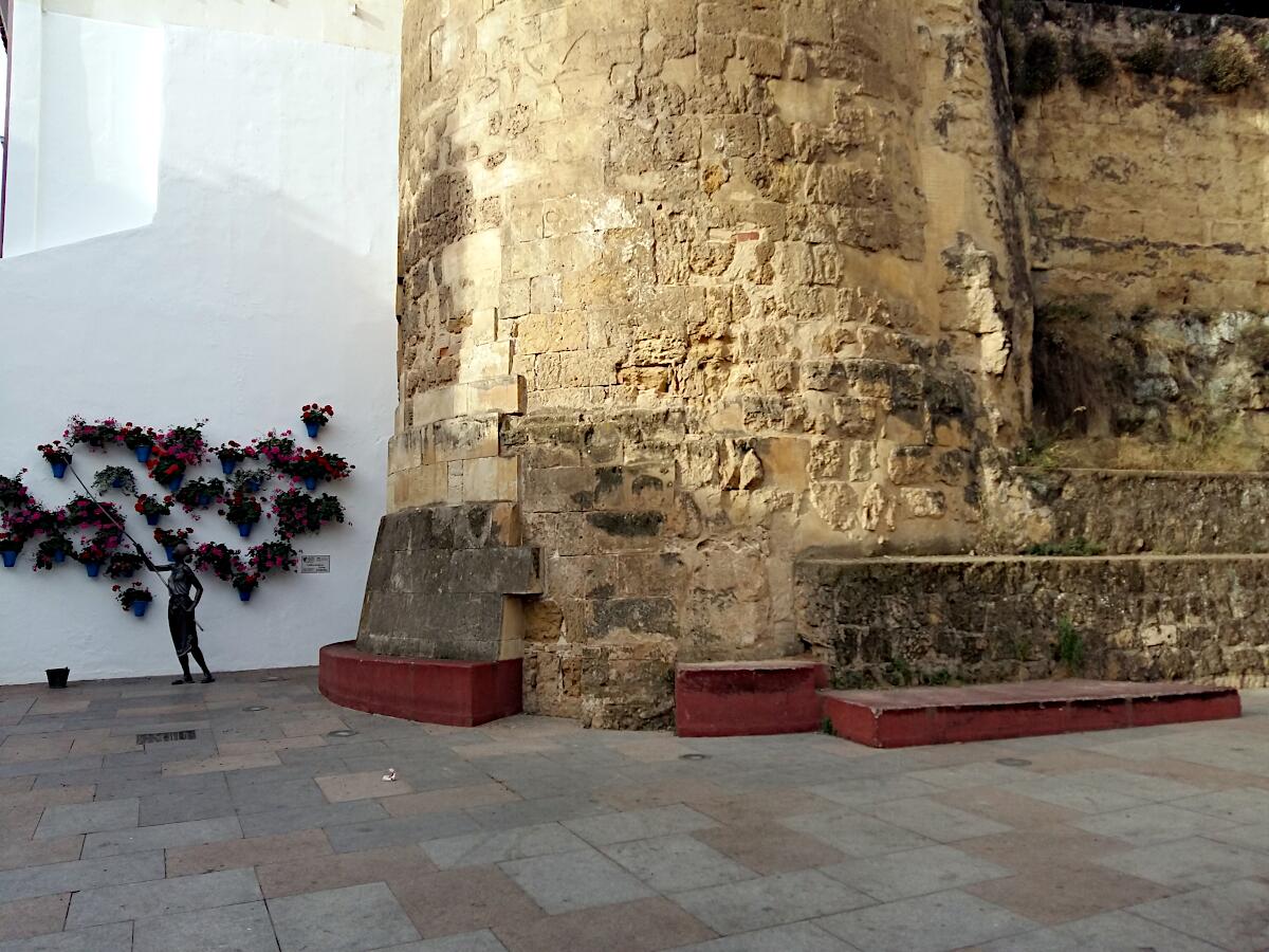 Torre de la puerta del rinc�n (14. Jh.)