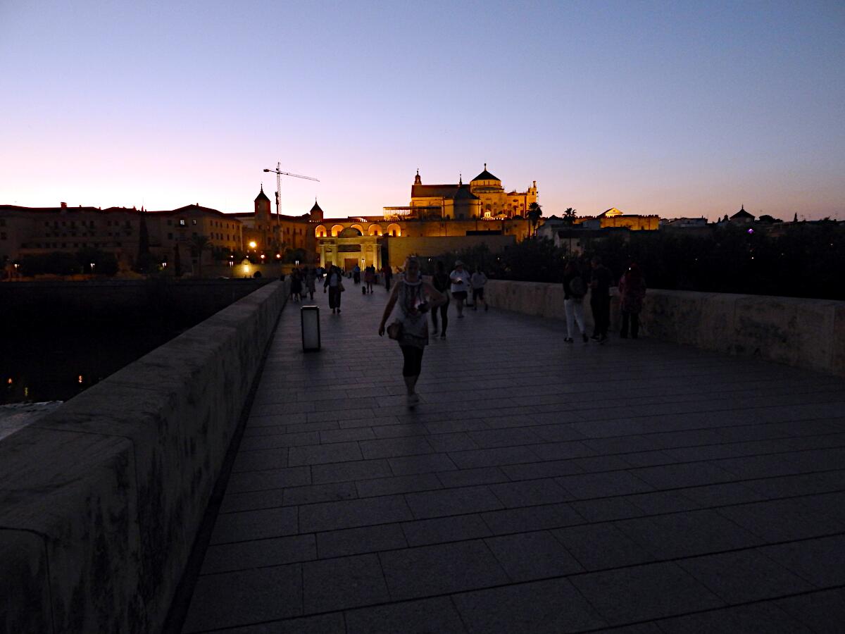 Puente romano (1. Jh.v.Chr.; 10. Jh.) - im Hintergrund Mezquita-Catedral de C�rdoba (ab 785)