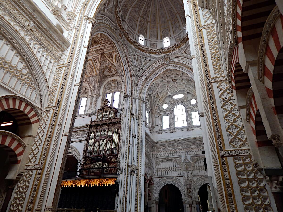 Mezquita-Catedral de C�rdoba (ab 785) - Kathedralenkuppel (1523-1607) und Coro (1748-57)
