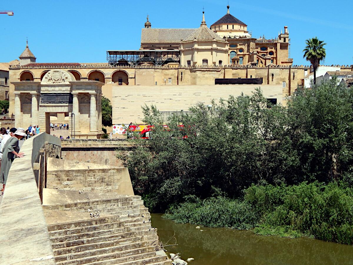 Puerta del Puente (16. Jh.) und Mezquita-Catedral de C�rdoba (ab 785)