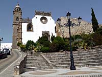 Medina-Sidonia - Iglesia de Santa Mar�a la Coronada (15.-17. Jh.) und Torre de Do�a Blanca de Borb�n (14. Jh.)