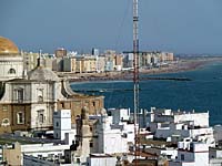 C�diz - Catedral de Santa Cruz (im Hintergrund Playa de la Victoria)