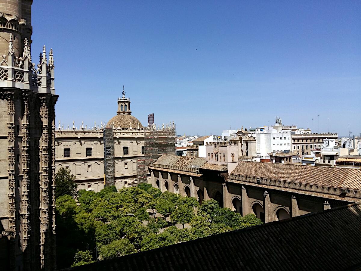 Catedral de Santa Mar�a de la Sede (1401-1519) - Patio de los Naranjos (Blickrichtung Nordwest)