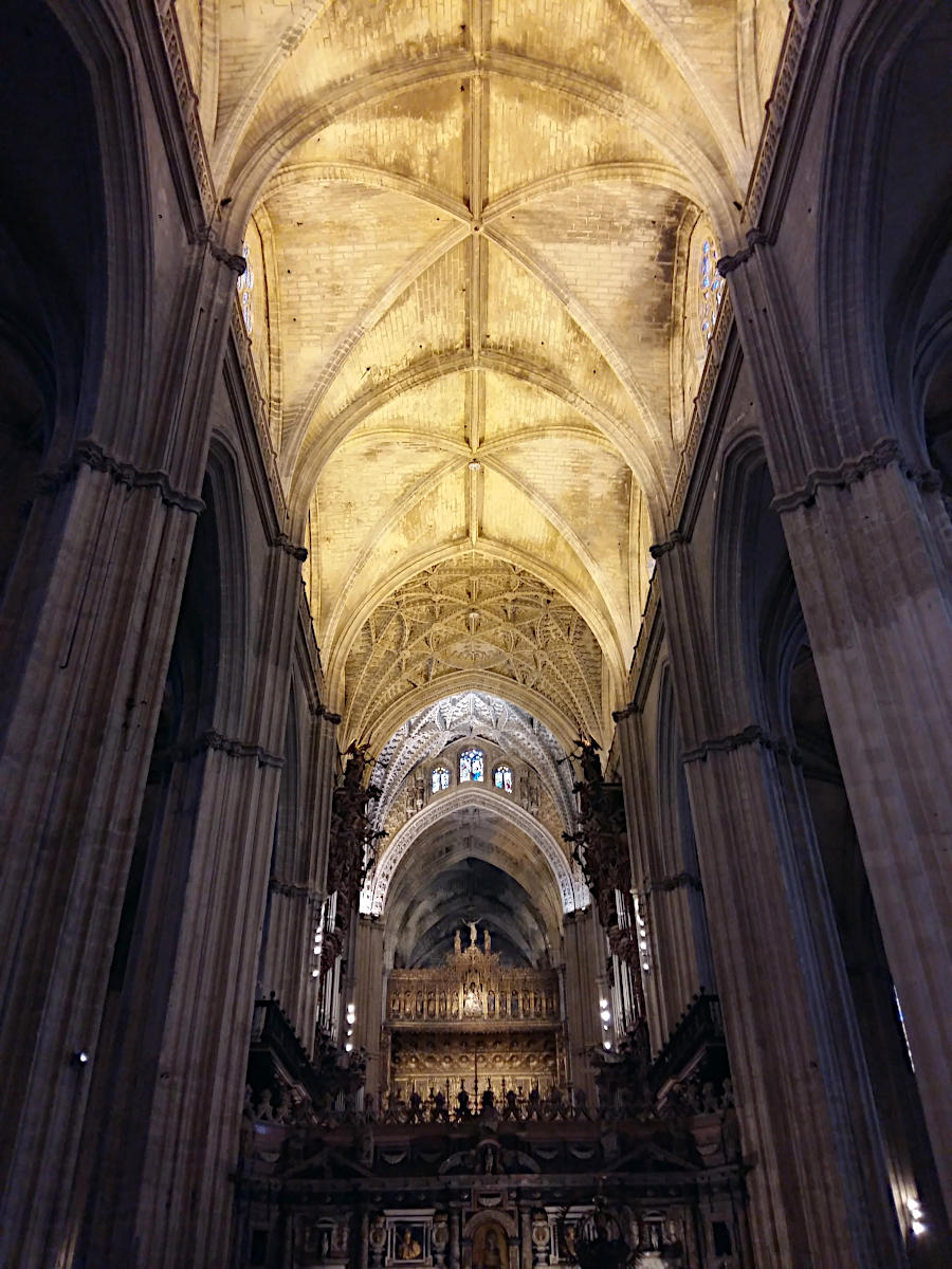 Catedral de Santa Mar�a de la Sede (1401-1519) - Hauptschiff (Blickrichtung Capilla Mayor)