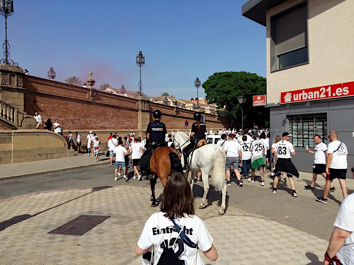 Puente de los Bomberos - 2 Stunden 59 Min. bis Anpfiff