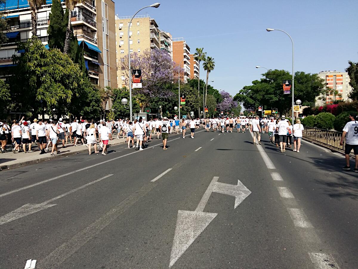Avenida Eduardo Dato - 2 Stunden 48 Min. bis Anpfiff