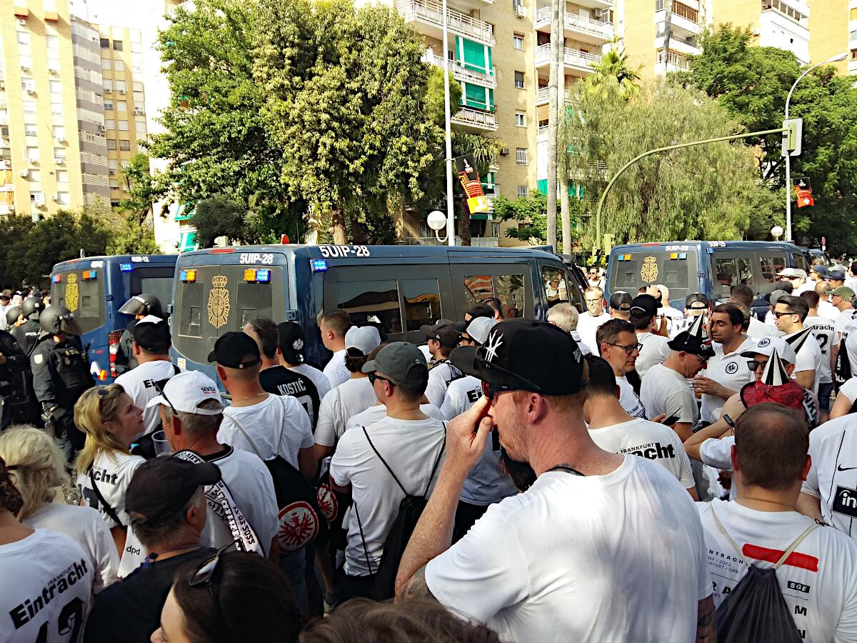 Avenida Eduardo Dato - 2 Stunden 41 Min. bis Anpfiff