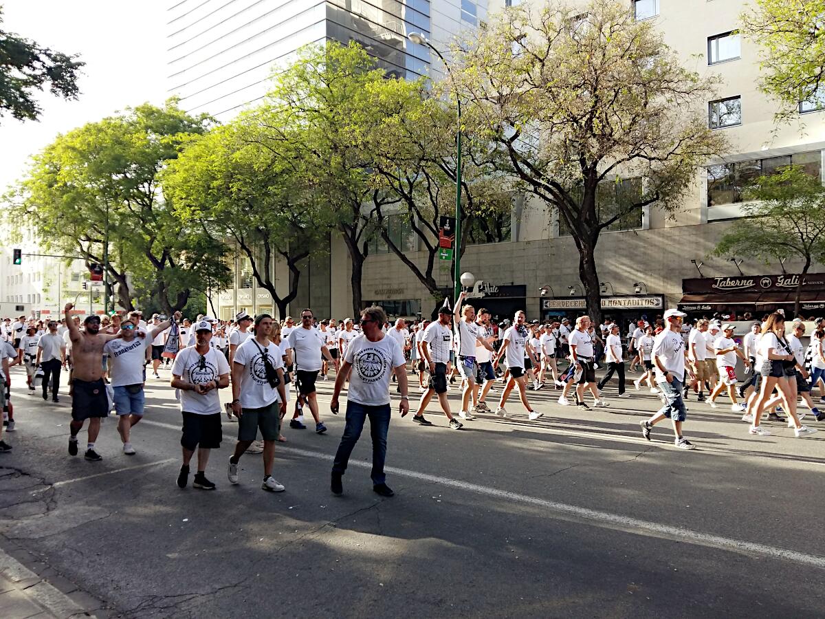Avenida Eduardo Dato - 1 Stunde 51 Min. bis Anpfiff