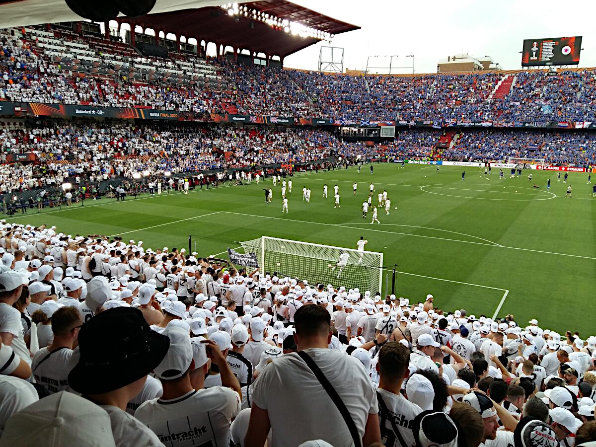 Estadio Ram�n S�nchez Pizju�n - 21 Min. bis Anpfiff