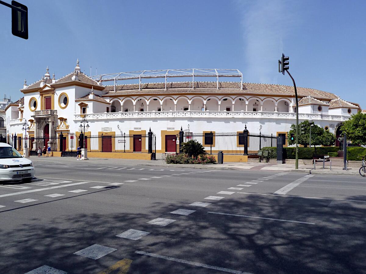 Plaza de toros de la Real Maestranza de Caballer�a (1881)