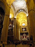 Catedral de Santa María de la Sede (1401-1519) - Mittelschiff mit Altar de Plata