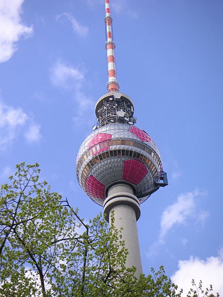 Fernsehturm am Alexanderplatz - mit Fassadengestaltung zur WM 2006