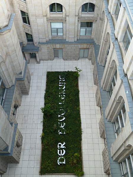 Reichstag - Installation 'Der Bevlkerung' im nrdlichen Innenhof