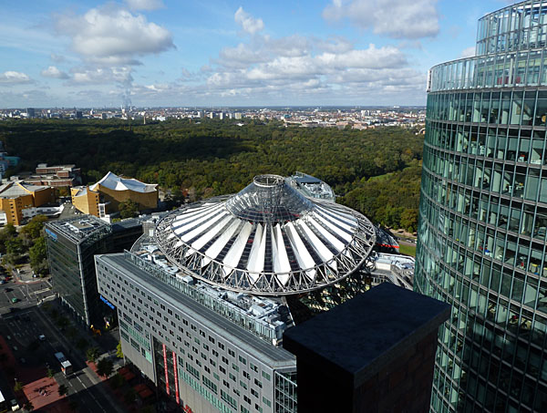 Potsdamer Platz - SonyCenter und Bahn-Tower