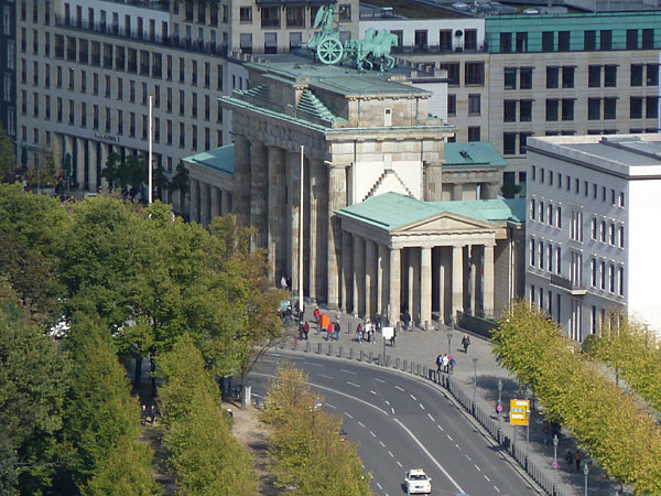 Potsdamer Platz - Blickrichtung Nordost vom Kohlhoff-Tower (Brandenburger Tor)