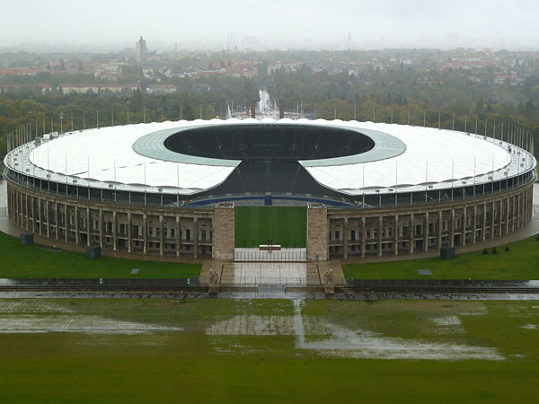 Olympiastadion - Blickrichtung Ost vom Glockenturm