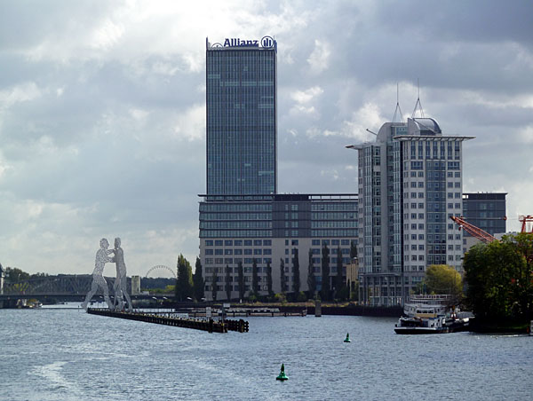 Spreeblick - von der Oberbaumbrcke Richtung Alt-Treptow (Molecule Man und Elsenbrcke)