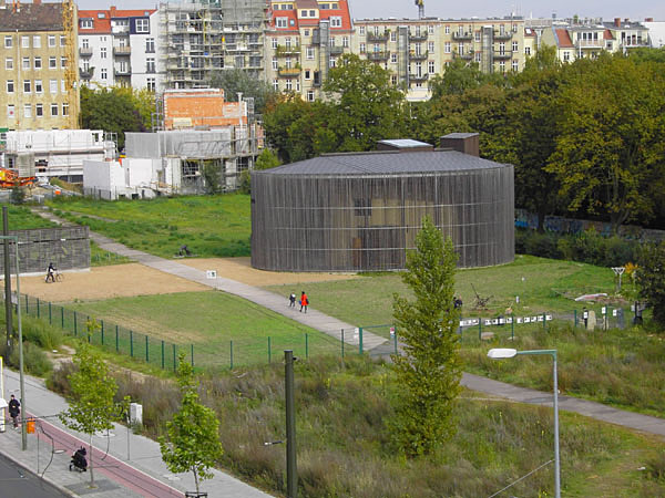 Bernauer Strae - Mauergedenksttte mit Kapelle der Vershnung