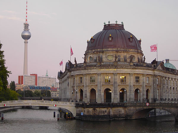 Museumsinsel am Abend