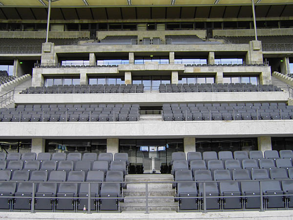 Olympiastadion - Ehrentribne (Blickrichtung Sd)