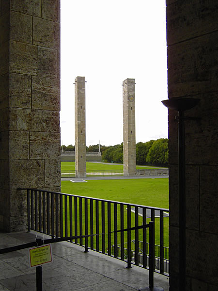 Olympiastadion - Blickrichtung West zum Maifeld (vom oberen Umgang)