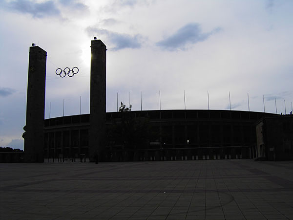 Olympiastadion - Stadionansicht von Nordost
