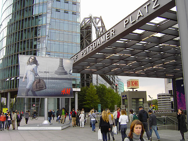 Potsdamer Platz - Bahn-Tower mit Bahnhof