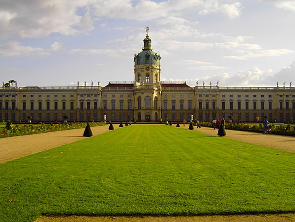 Schlo Charlottenburg - im Vordergrund barockes Paterre