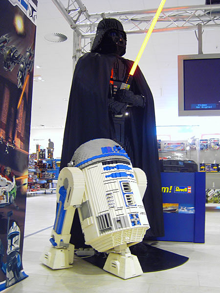 Alexanderplatz - Lego-Star-Wars-Helden im Kaufhof
