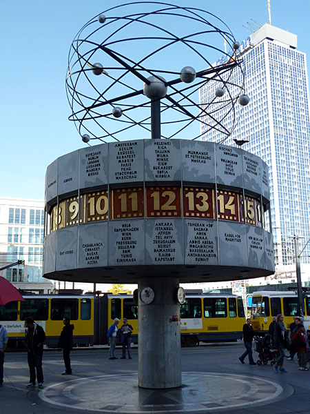 Alexanderplatz - Urania-Weltzeituhr (1969)