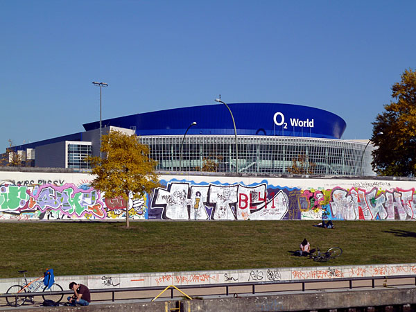 Mhlenstrae - O2 World mit East-Side-Gallery