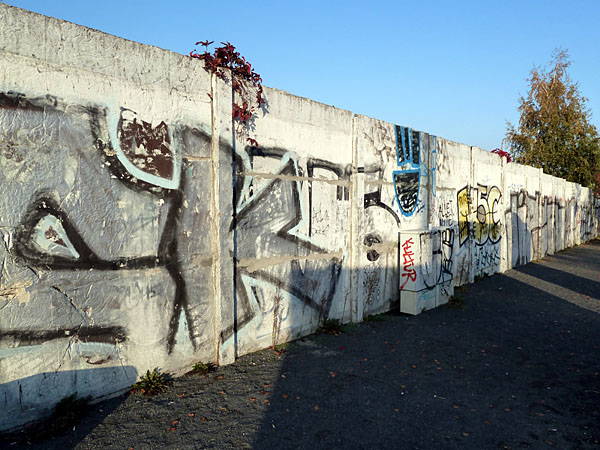 Bornholmer Strae - Originalteilstck der Grenzbefestigungsanlage Hinterlandmauer