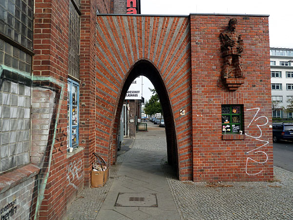 Eichenstrae 4 - Arena Berlin (ehem. Allgemeine Berliner Omnibus AG; 1927)