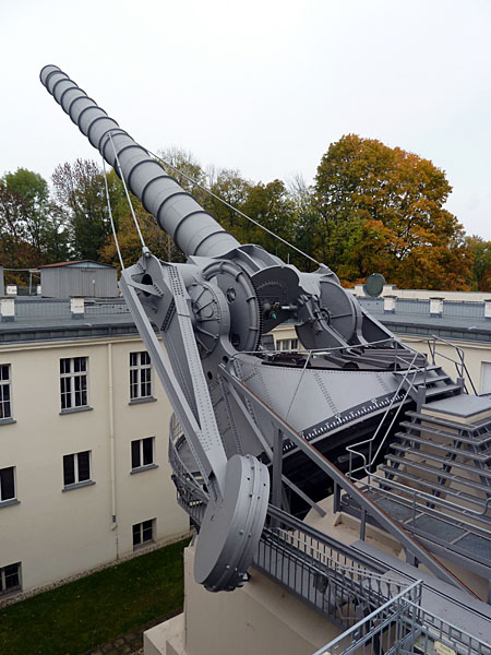 Archenhold-Sternwarte (1896) - Groer Refraktor (21 m; lngstes bewegliches Fernrohr der Welt)