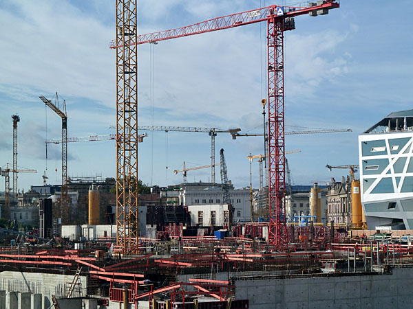 Schloplatz - Baustelle Stadtschloss (Humboldt-Forum) und Humboldt-Box