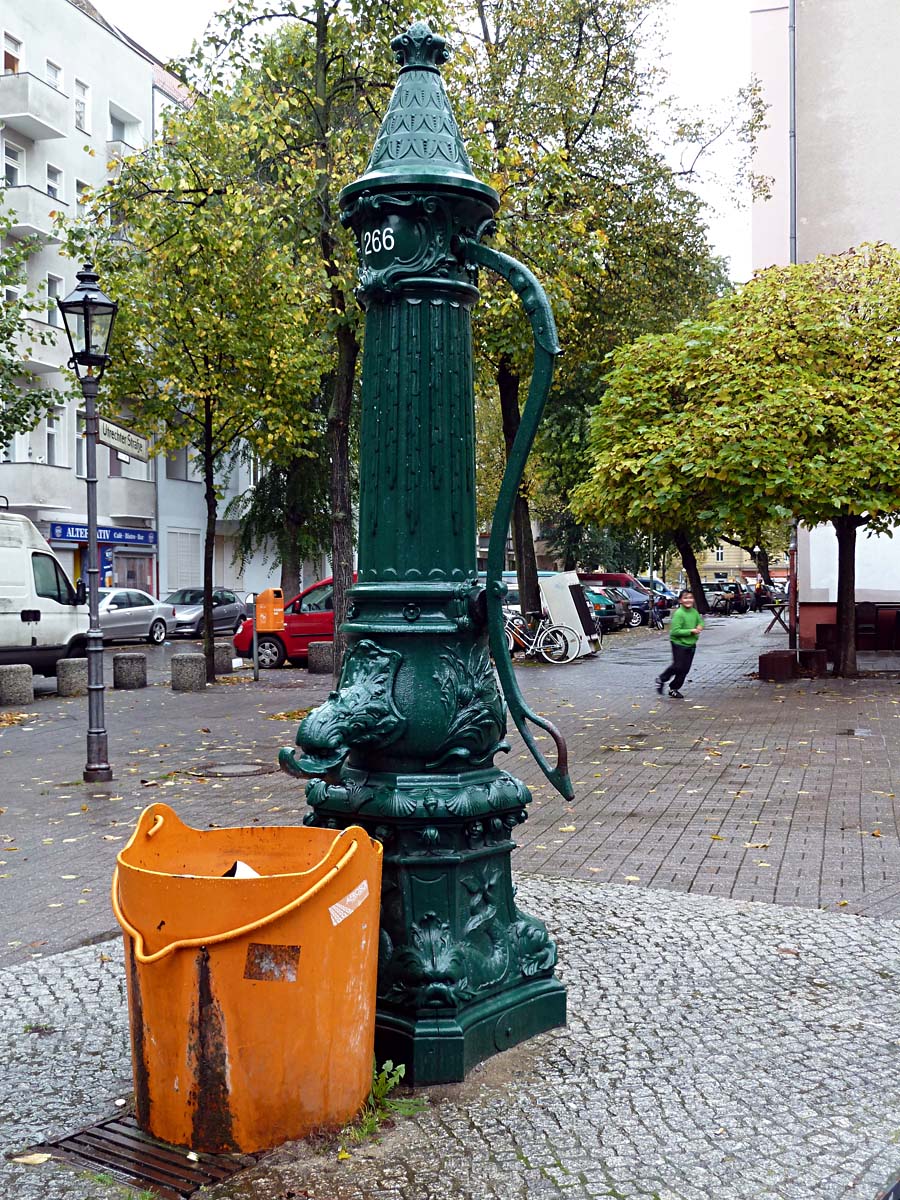 Utrechter/Malplaquetstrae - Schwengelpumpe