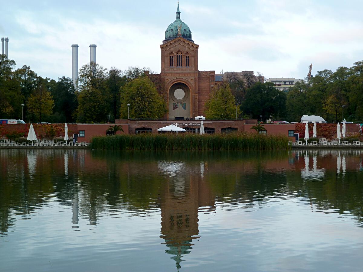 Engelbecken - im Hintergrund Sankt-Michael-Kirche (1851-56)