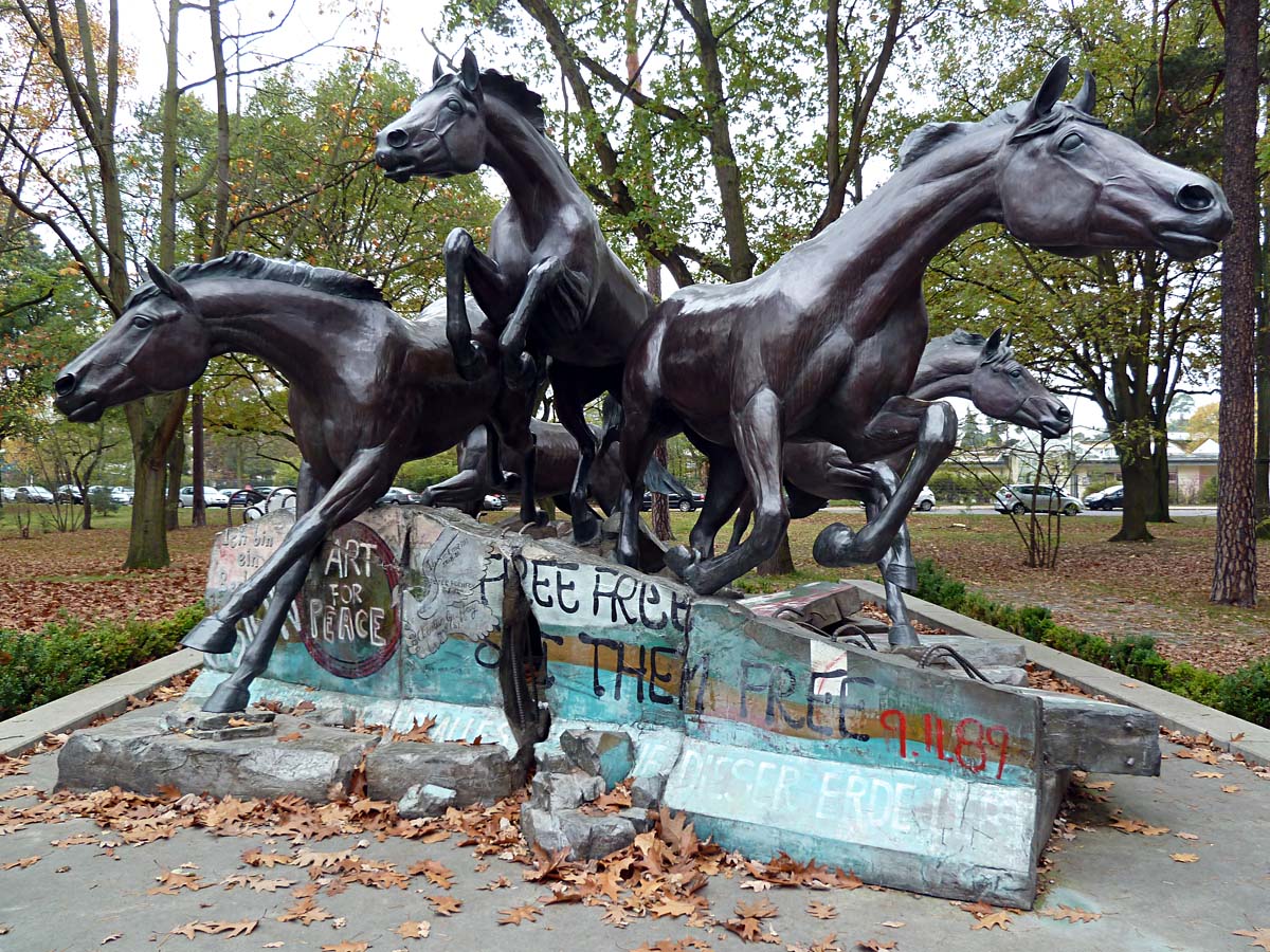 Clayallee - 'The Day the Wall Came Down' von Veryl Goodnight (1998)