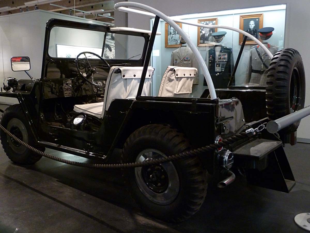 Clayallee - AlliiertenMuseum (Jeep)