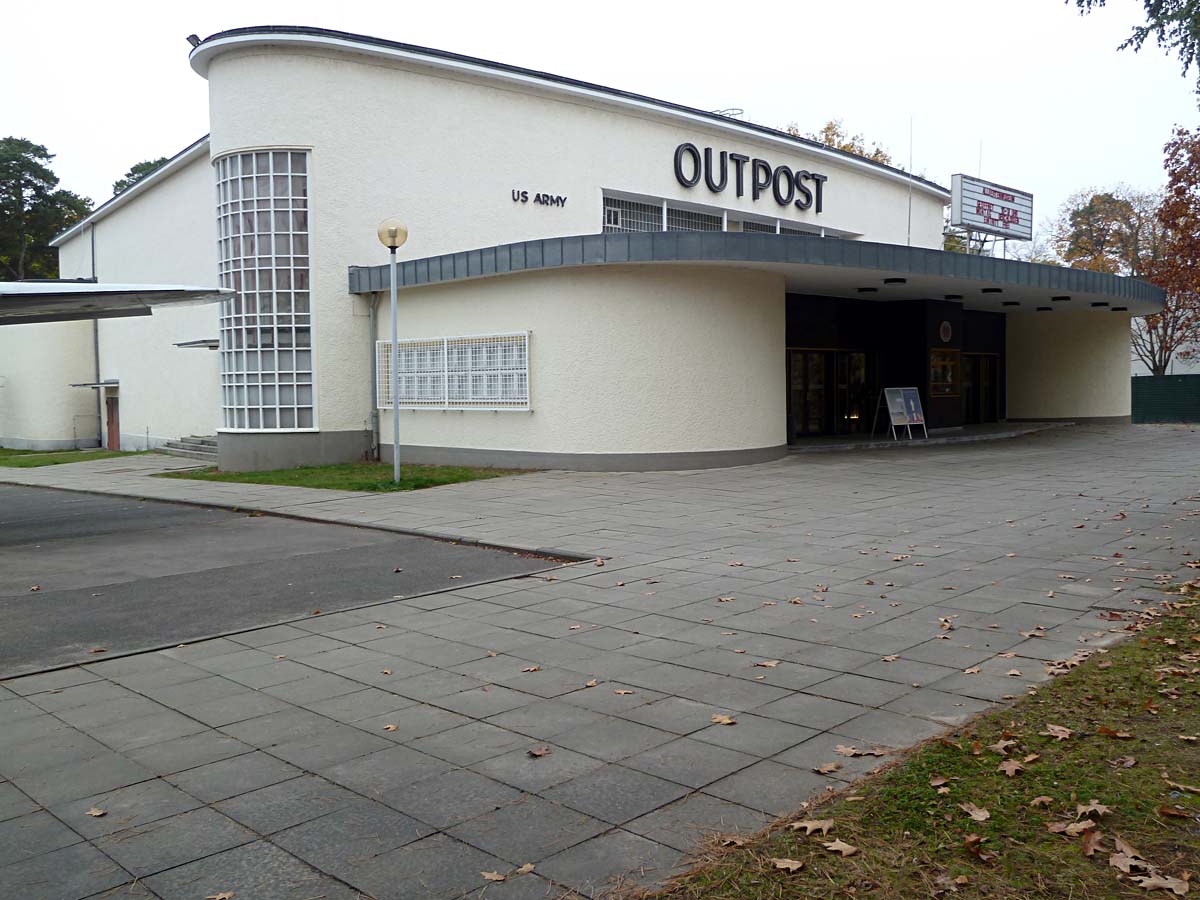 Clayallee - AlliiertenMuseum im ehem. Soldatenkino 'Outpost'