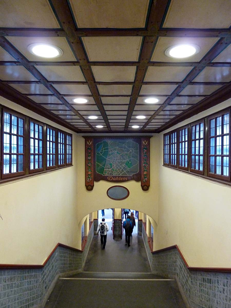 U-Bahnhof Dahlem-Dorf (1913, Rekonstr. 1980)