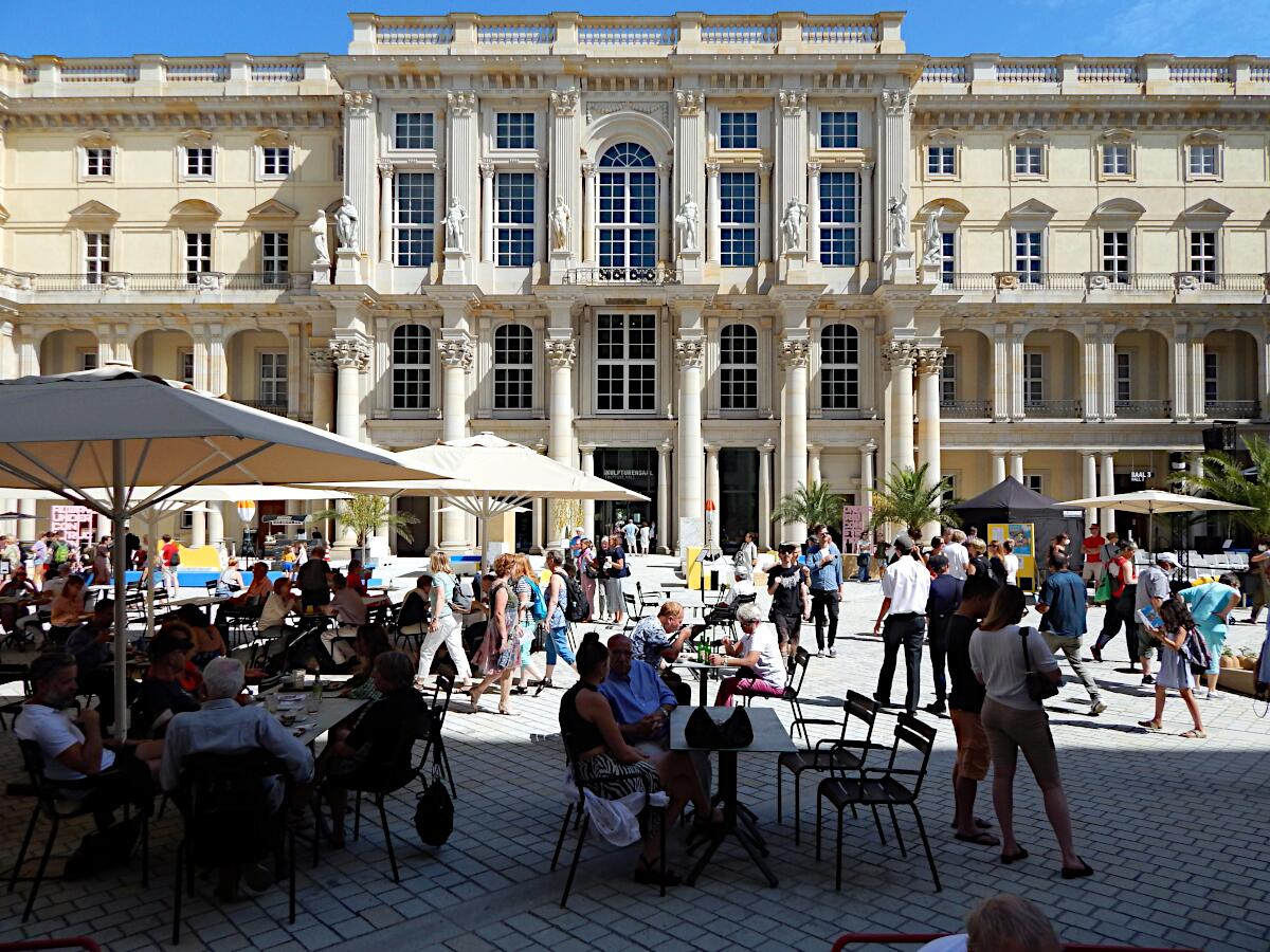 Stadtschloss (Humboldt-Forum) - Schlterhof mit fnfachsigem Portalrisalit (Sdwestansicht)