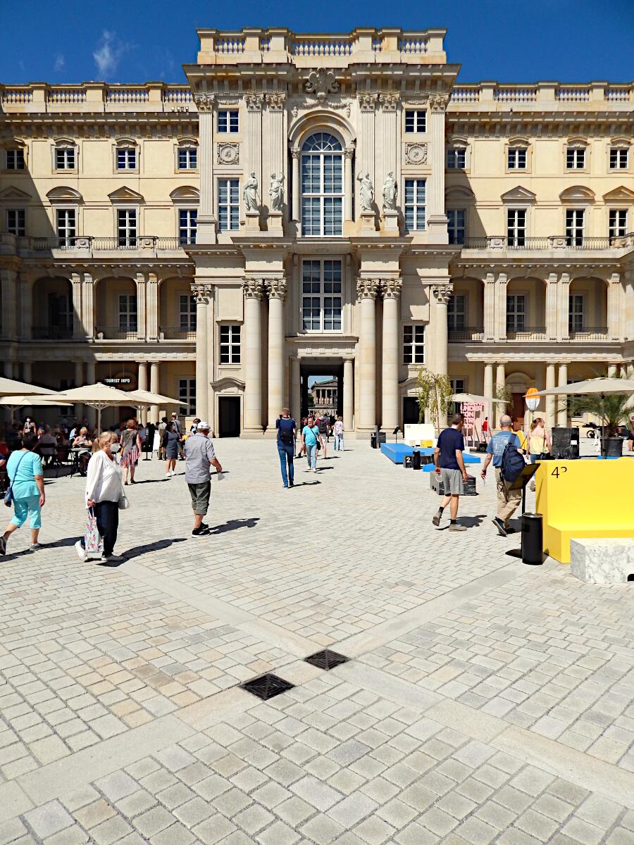 Stadtschloss (Humboldt-Forum) - Schlterhof (Sdostansicht mit kleinem Portalrisalit)