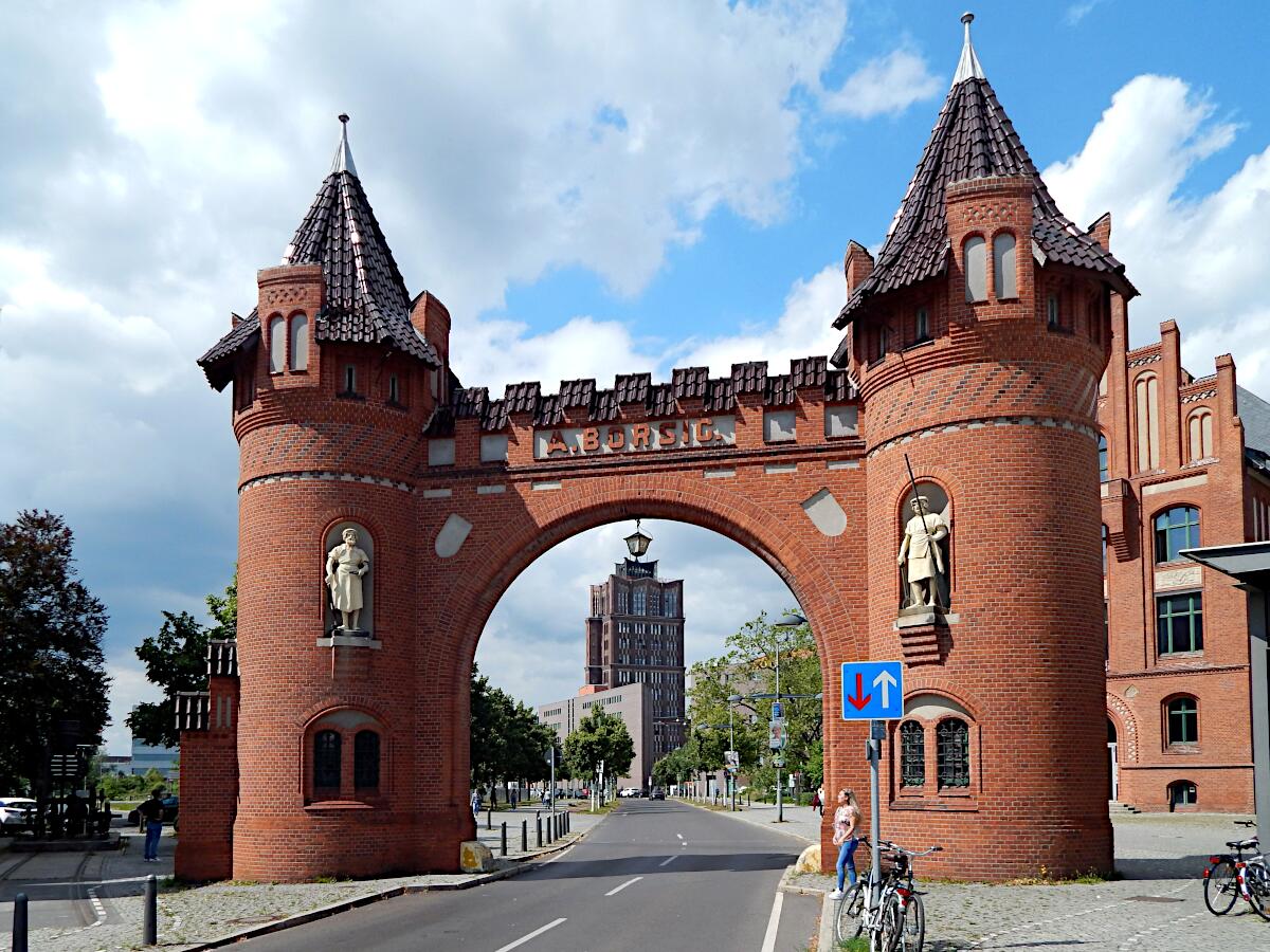 Borsigtor (1898) - im Hintergrund Borsigturm