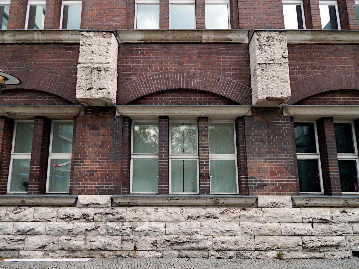 Borsigturm (1922-24) - Detail Sockelgeschoss